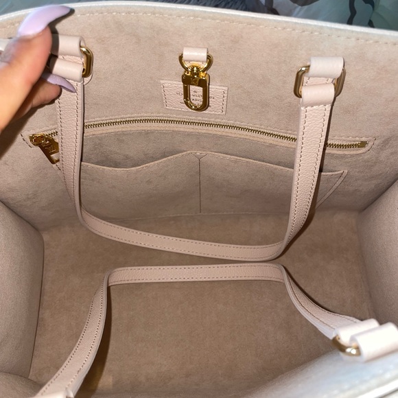 Louis Vuitton OntheGo MM - Picture 6 of 11